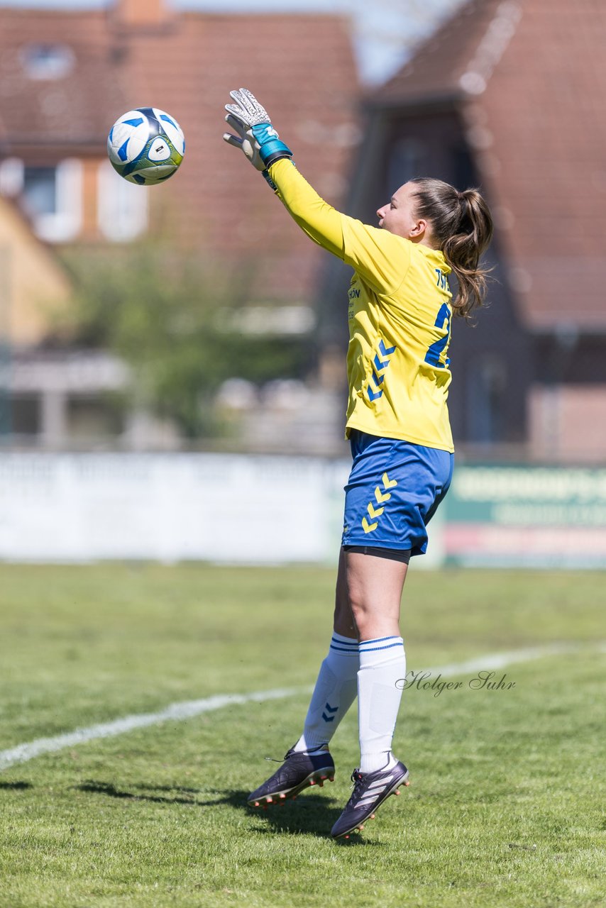 Bild 269 - F TSV Zarpen - Holstein Kiel II : Ergebnis: 2:6